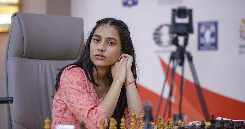 DeccanHerald's tweet card. Sports Spotlight: Coach Srinath compares Divya Deshmukh to Dhoni for her calm under pressure after her historic FIDE Women’s World Cup triumph and GM title.