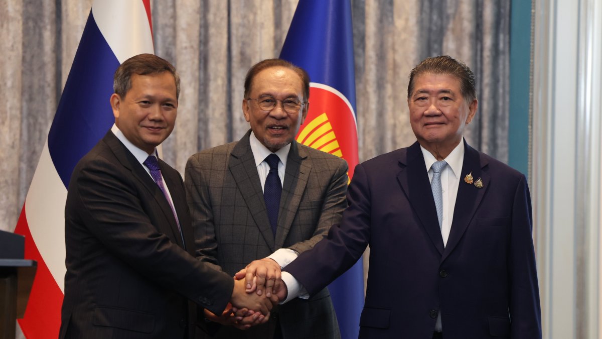 DailySabah's tweet card. Thailand and Cambodia agreed Monday to an unconditional cease-fire in Malaysia, marking a major step toward ending five days of deadly border clashes that...