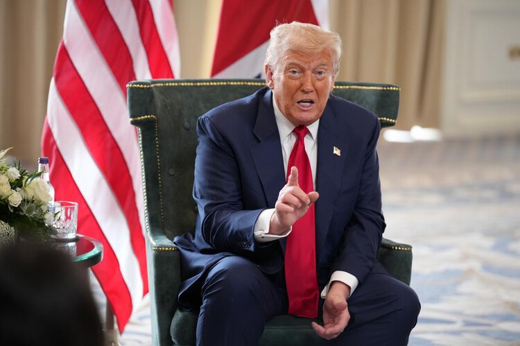 doc_singing's tweet card. Previous reports suggest Trump and Epstein had a falling out when Trump outbid Epstein for a property in Palm Beach.