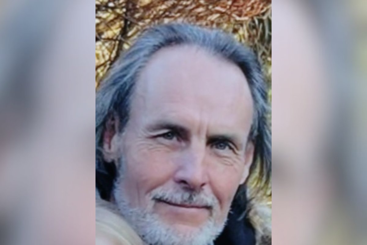 Dorsetecho's tweet card. Police have issued an appeal to find 54-year-old missing man Paul after he was last seen in Salterns Road, Poole.