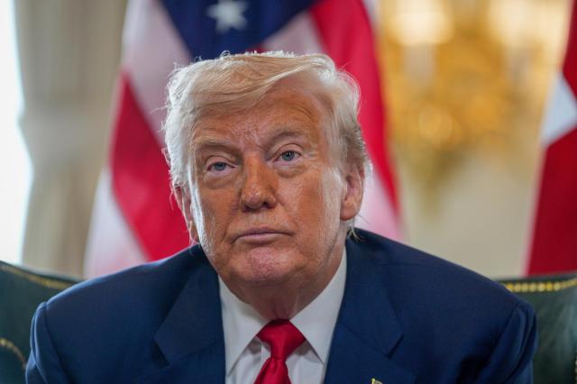 SentandEnt's tweet card. Trump did not say what the people’s jobs were or where they worked.