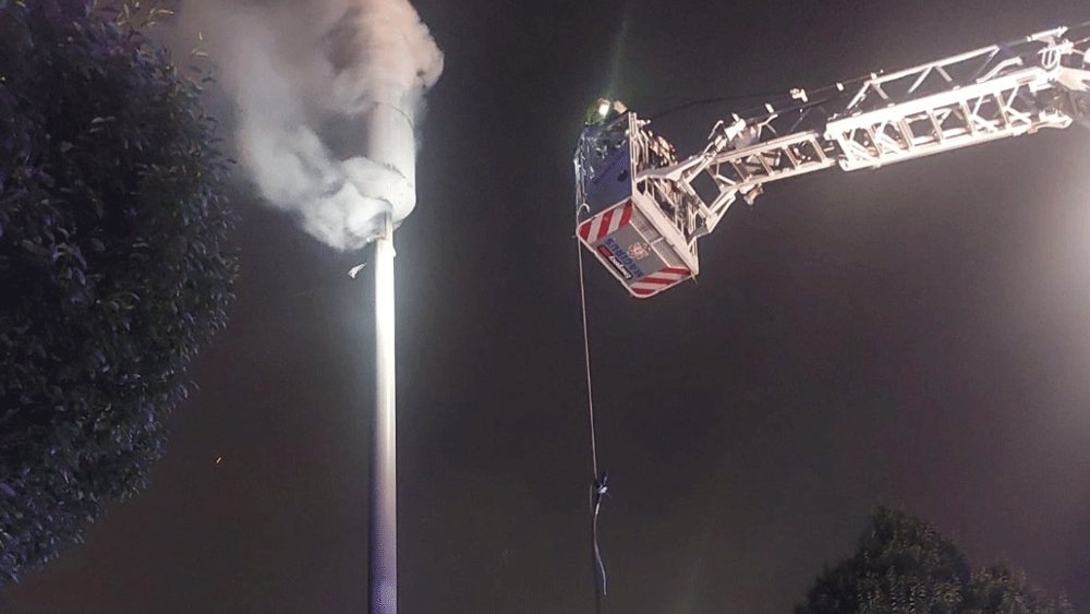 TheEchoOnline's tweet card. FIREFIGHTERS rushed to the scene of a mobile phone mast on fire on Sunday evening. Firefighters from Tallaght were alerted to the fire on Neilstown Road in Clondalkin around 10.30pm. Units from...