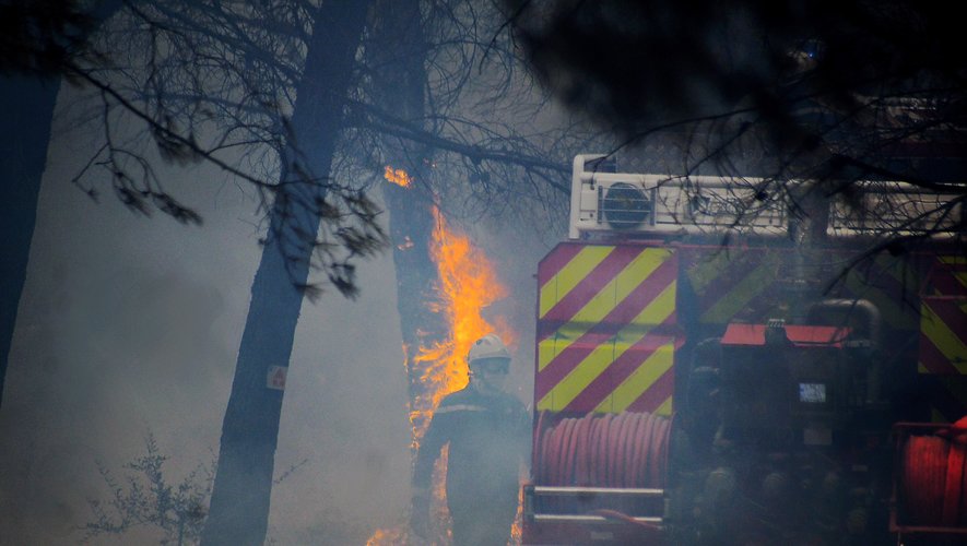 lindependant's tweet card. Un incendie s’est déclenché ce lundi 28 juillet près des communes de Bizanet, Ornaisons et Névian. À 22 heures, le feu était stabilisé grâce à l’appui d’importants moyens aériens et le déploiement au...