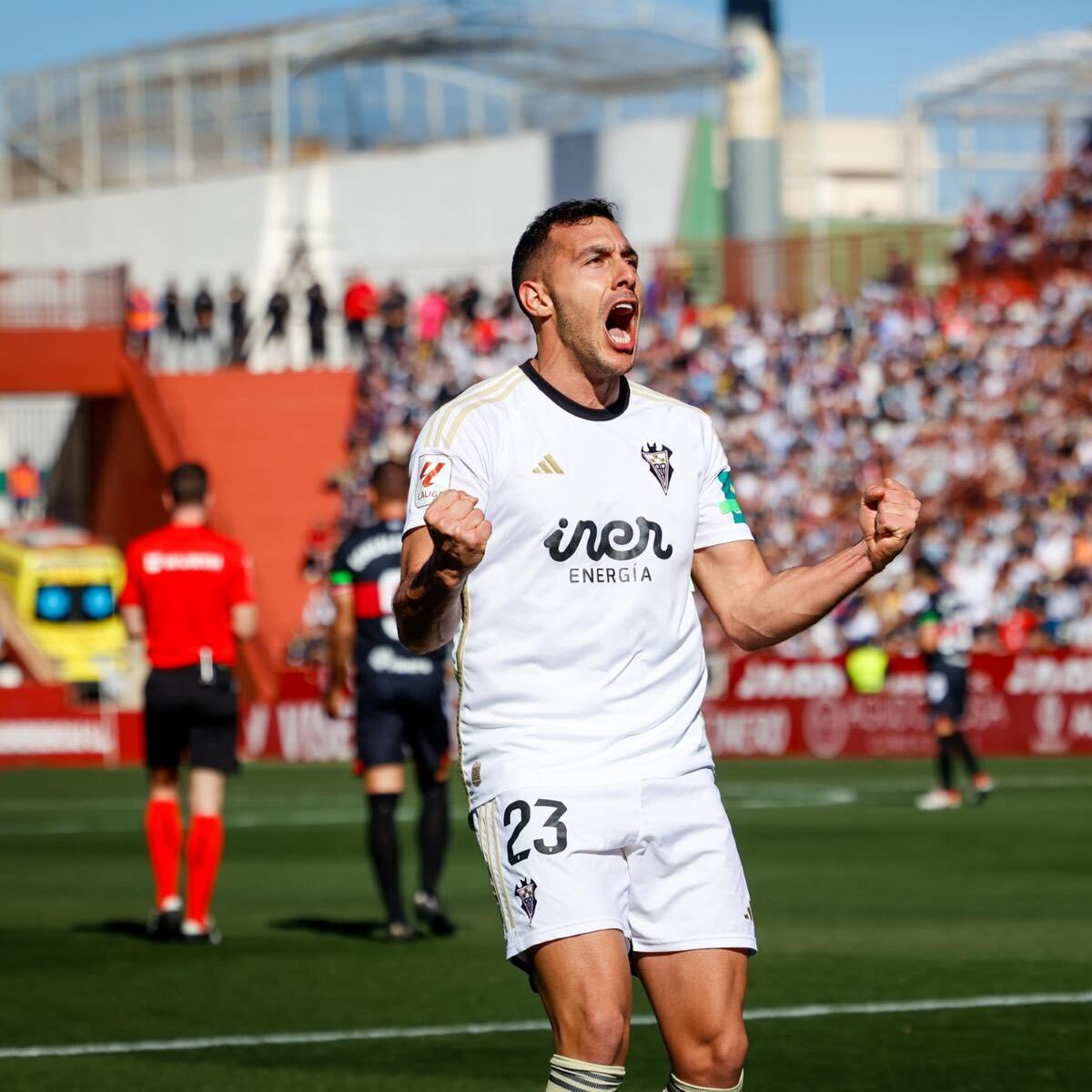 FondoSegunda's tweet card. La dirección deportiva de la Cultural Leonesa sigue trabajando en la confección de la plantilla para este año en LaLiga Hypermotiom.