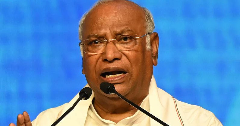 DeccanHerald's tweet card. Leadership Flashpoint: Kharge’s comment on missing 1999 CM post reignites calls for Dalit leadership in Karnataka, BJP slams Congress for tokenism.
