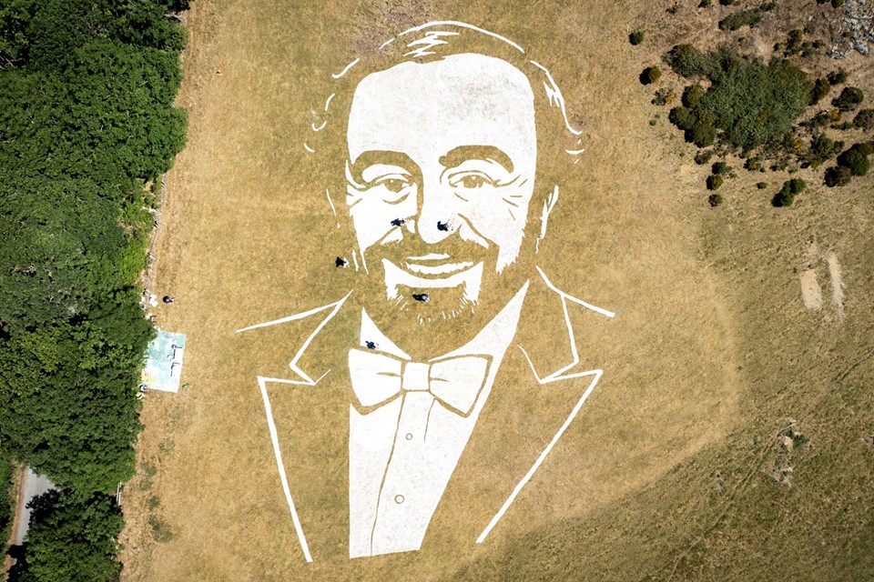 MrPhoebus's tweet card. A previously unreleased 1995 concert from the Welsh festival where Luciano Pavarotti’s career began is at the heart of a major Decca initiative honouring the legendary tenor’s life and legacy