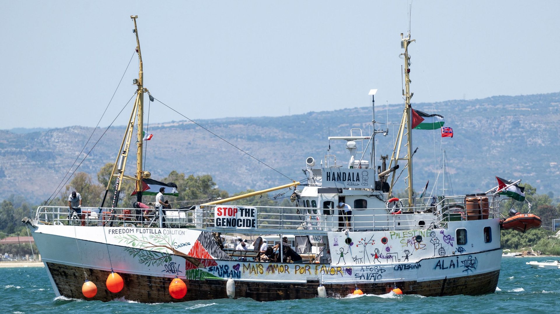 RTBFinfo's tweet card. Certains parmi les 21 passagers du bateau ont accepté d'être expulsés d'Israël, parmi lesquels l'élue du parti de...