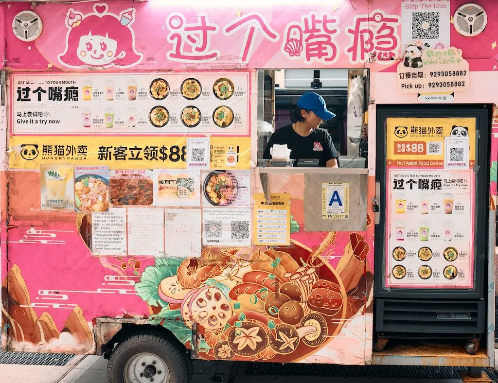 KEXU3's tweet card. A little pink food truck in Long Island City is serving up Sichuan street food that will get you "addicted to your mouth."