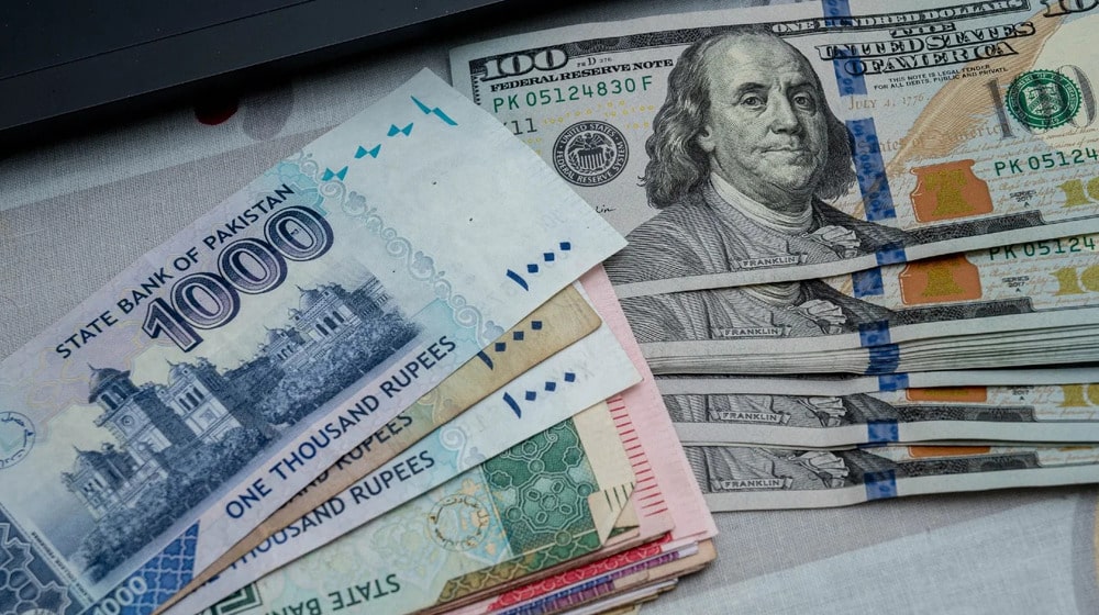 ProPakistaniPK's tweet card. The federal government is bullying banks and exchange companies to push the US dollar rate below the current rate. Banks have been instructed to keep