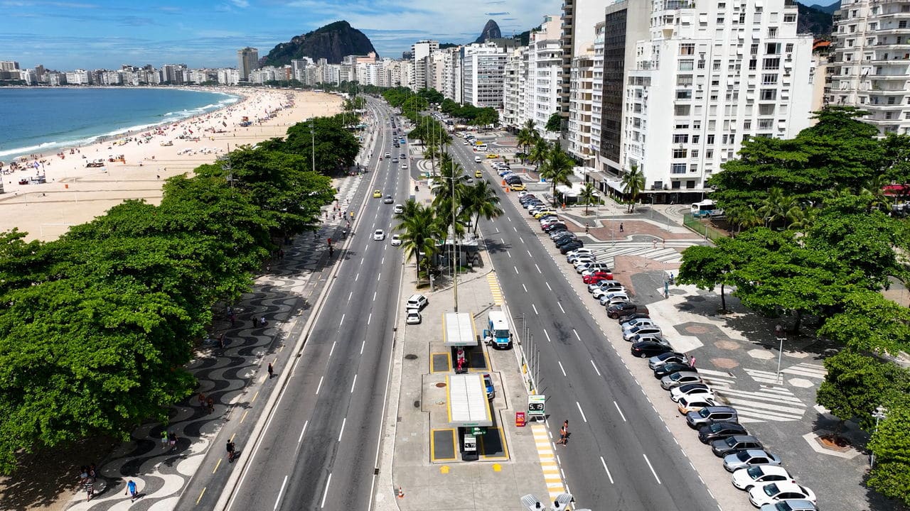 juniormelorn_'s tweet card. No Brasil, um país de dimensões continentais e rica diversidade cultural, várias cidades têm ganhado destaque como destinos de turismo