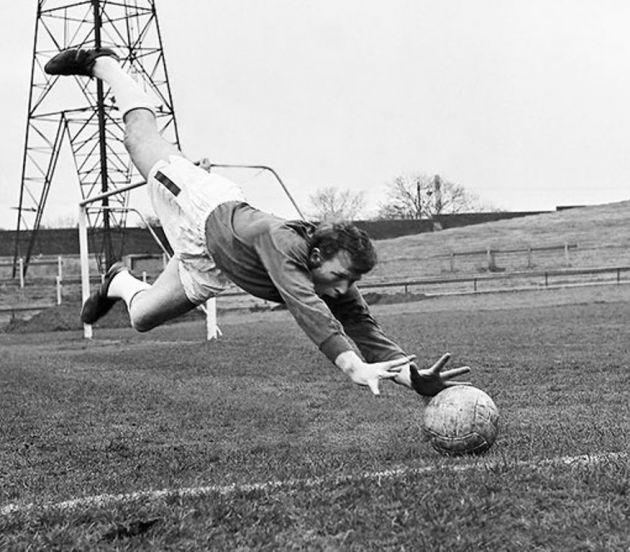 CelticStarMag's tweet card. Today's photo of the day is a poignant one as it shows John Fallon in training at Celtic Park. The great man passed away last week at the age of 84. He was Celtic to the core. The chosen photo wa
