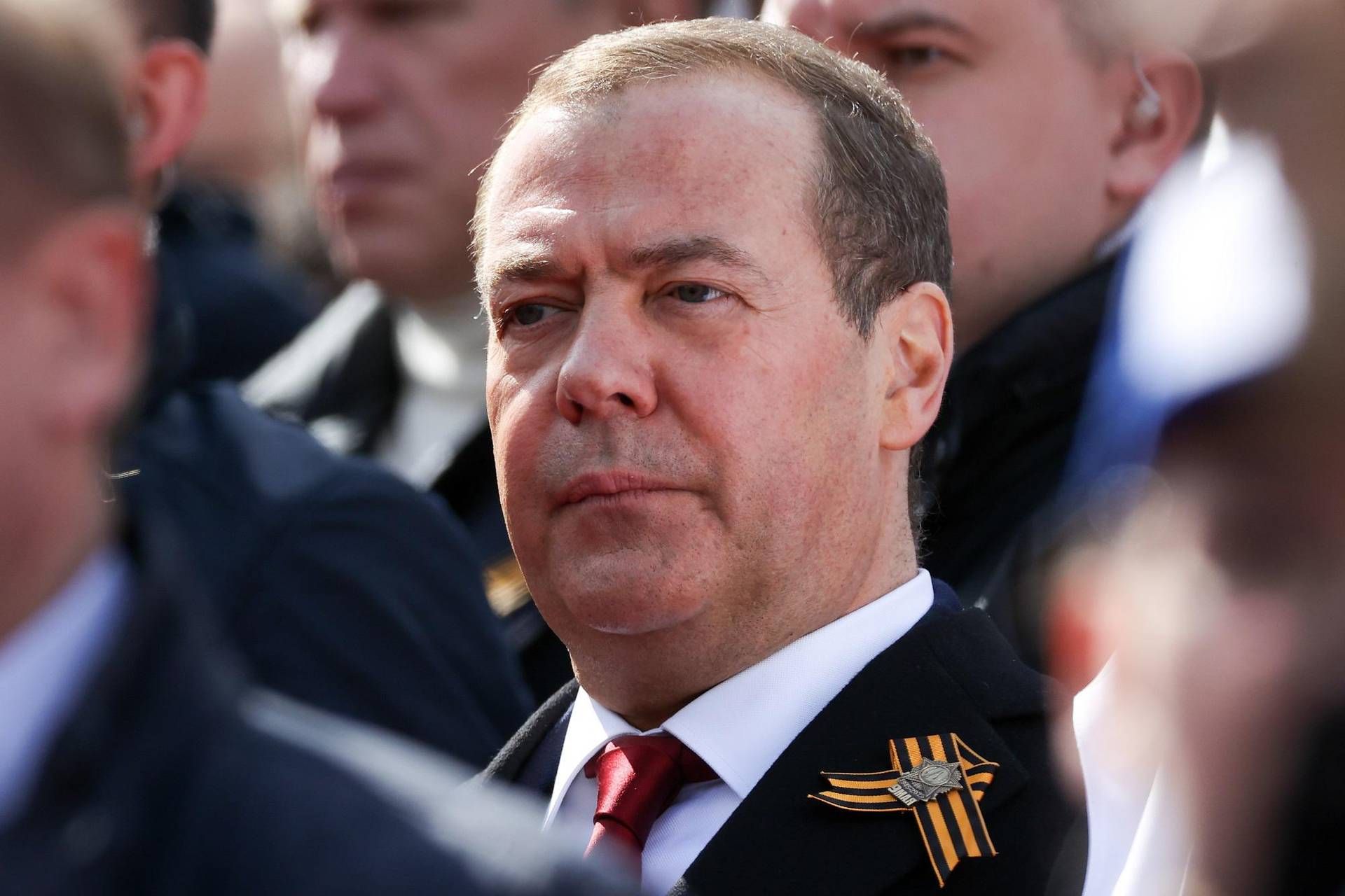 Adnkronos's tweet card. Il presidente americano inizia perdere la pazienza con Putin e lancia un nuovo ultimatum, la risposta di Medvedev