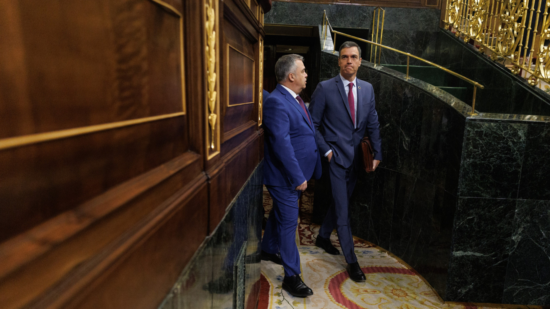 TRECE_es's tweet card. Esteban Urreiztieta desvela cómo Santos Cerdán, tras ser acusado de liderar una organización criminal, solicitó al Partido Socialista apoyo económico para su defensa legal