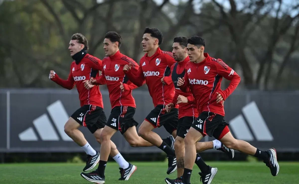 RiverLPM's tweet card. Luego del empate ante San Lorenzo, el plantel millonario entrenó este lunes y, pese a la lesión de Salas, hubo dos buenas noticias.