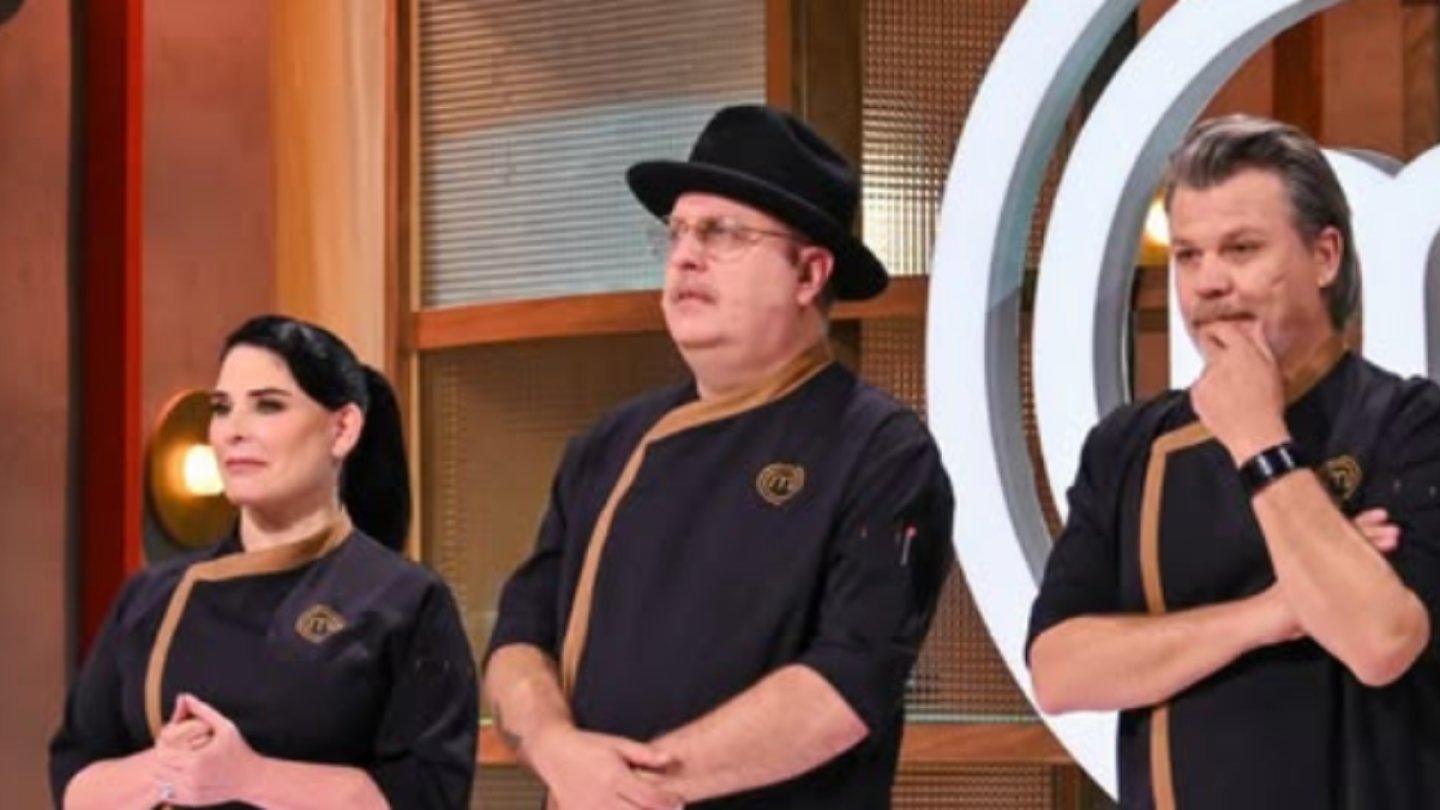 TVNotasmx's tweet card. Luego de la final de Masterchef celebrity generaciones 2025, los jueces reaccionan a polémicas de malos tratos con tren viral de la serie “Club de cuervos” y dejan claro que toman con humor las...