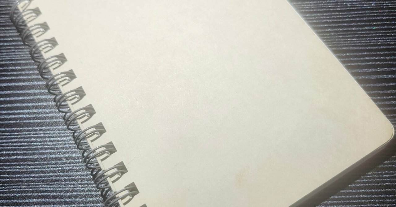 ageage2023X's tweet card. 　あげあげぱんです。今回は文章を書く際の、基礎の基礎を語っていこうかと思います。それでは、始めます。 　まず、行頭は一文字開けます。ちなみに、行頭とは文章の行の最も頭にある一文字です。書いてそのままですね。 　基本的に行頭は一文字開けるのがルールですが、「」の中に文章を書くときは、行頭を開ける必要はありません。「」はかぎかっこと読みます。ちなみに『』は二重かぎかっこと読みます。また「」内の文...