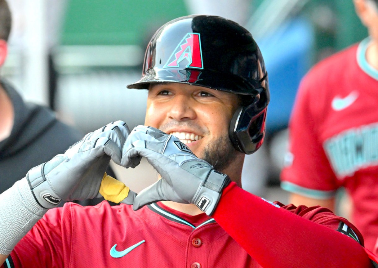 RotoBaller's tweet card. Read the recent MLB news and rumors about Eugenio Suárez for fantasy baseball. Arizona Diamondbacks third baseman Eugenio Suarez (hand) left a 5-1 loss to…