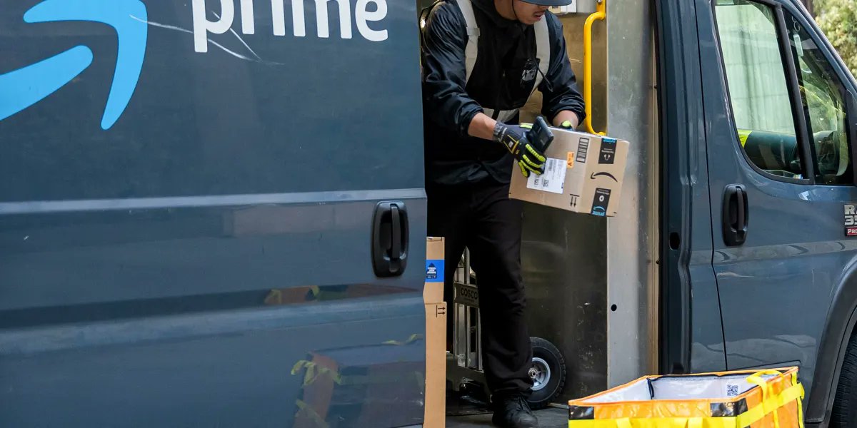 lexnfx's tweet card. Alexa, how many items did Amazon sell this Prime Day?