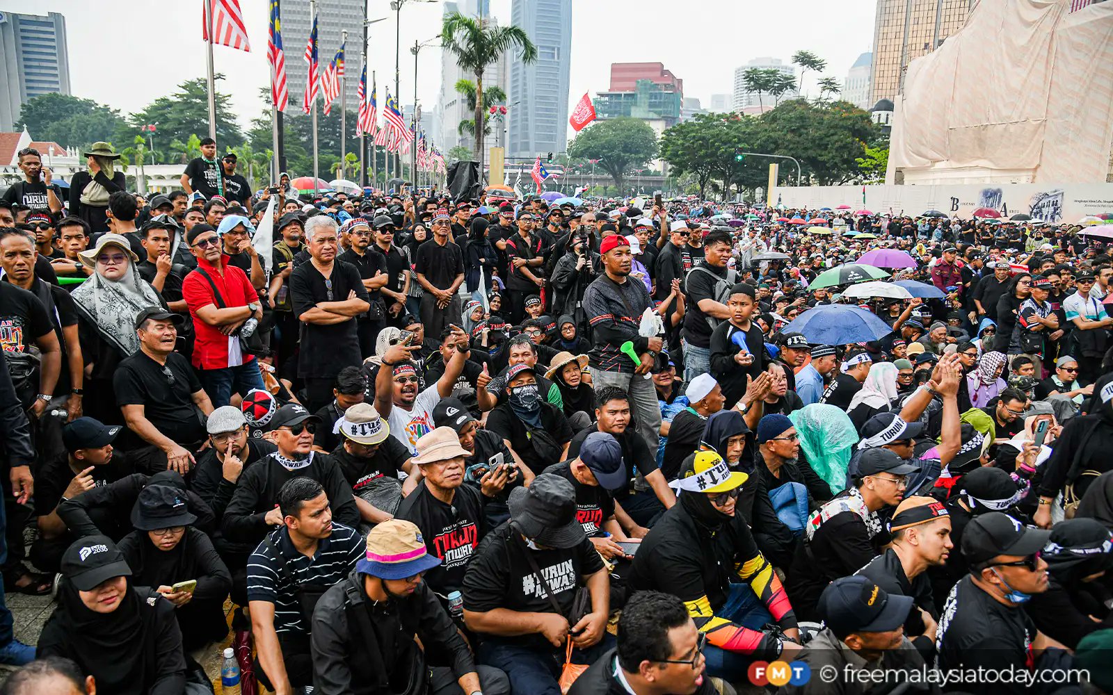 fmtoday's tweet card. Ahmed Razman Abdul Latiff berkata demonstrasi lancar tanpa kekecohan bukti kematangan dan kestabilan politik Malaysia.