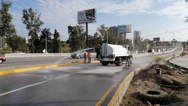 CANAL44TV's tweet card. Con la Copa del Mundo 2026, en Jalisco se acelera el paso con nuevas obras viales en Zapopan. Y aunque el objetivo es mejorar el acceso y la imagen urbana, el anuncio también ha encendido alertas...