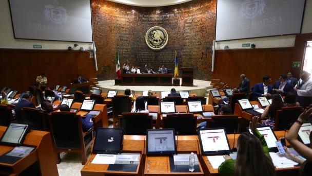 CANAL44TV's tweet card. A partir de este lunes 28 de julio, los 38 diputados y los poco más 1,050 trabajadores de base y eventuales del Congreso del Estado, estarán dos semanas de vacaciones.