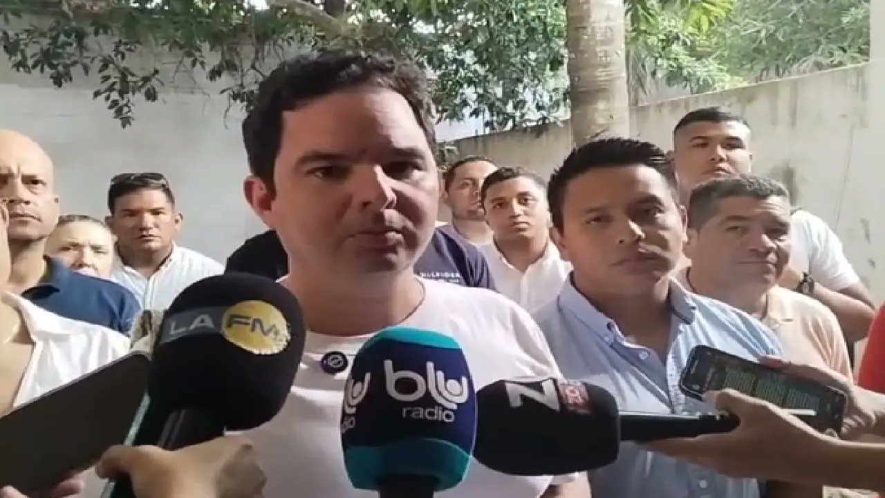 BLUCaribe's tweet card. Barranquilla el senador del Centro Democrático Carlos Meisel indicó que respetan la decisión, pero no lo comparten.