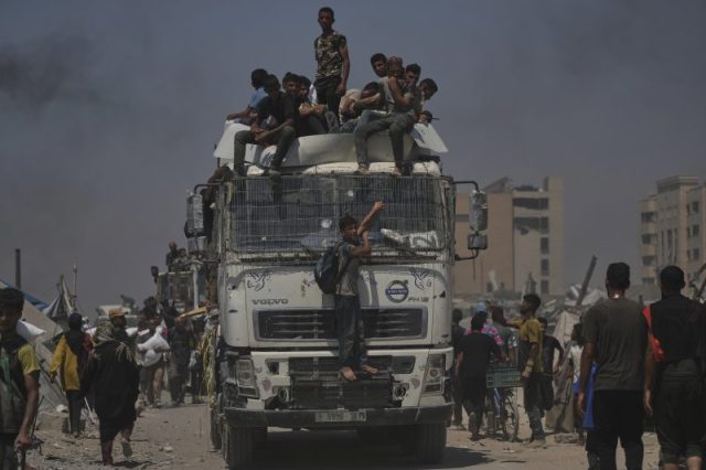 WGNMorningNews's tweet card. President Donald Trump says he wants the fighting in Gaza and Ukraine to end.