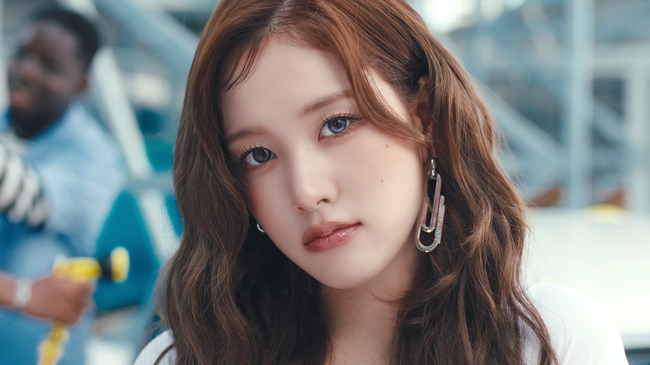 highup_ent's tweet card. 그룹 스테이씨(STAYC)가 여름을 향한 질주를 시작했다. 스테이씨(수민, 시은, 아이사, 세은, 윤, 재이)는 7월 21일 공식 채널을 통해 오는 23일 발매를 앞둔 스페셜 싱글 'I WANT IT(...