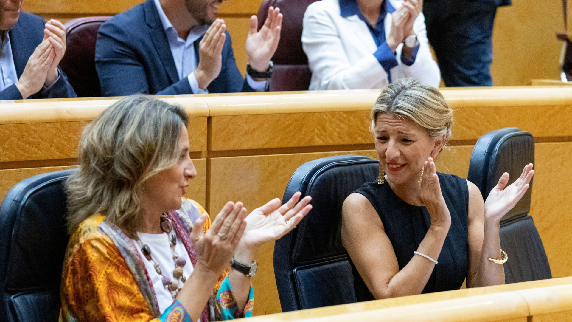 TRECE_es's tweet card. El gobierno aprueba hoy lo que Bruselas y los tribunales le llevan un año exigiendo: retribuir al menos dos semanas de las ocho de permiso para padres y madres con hijos menores de ocho años
