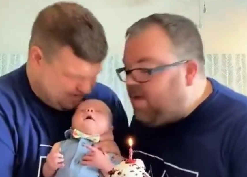 DailyTelegraph5's tweet card. Convicted paedophile in the U.S. gains custody of baby boy via surrogacy loophole, prompting calls for urgent investigation.