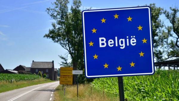 djeppink's tweet card. Wynia's Week: Datum: 29 juli 2025. Categorie: België. Auteur: Derk Jan Eppink. Artikel: Nog even en de Vlamingen spreken over ‘die Ollanders’ uit medeleven