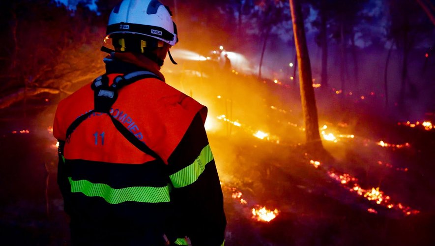 lindependant's tweet card. Un incendie s’est déclenché ce lundi 28 juillet près des communes de Bizanet, Ornaisons et Névian. Le feu a été stabilisé et la situation évolue "favorablement".
