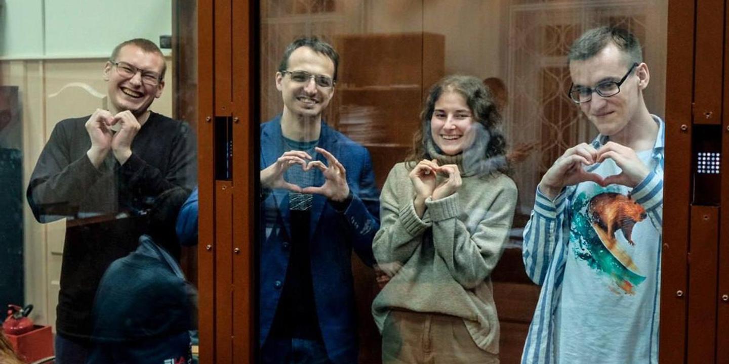 cemodf1's tweet card. Des membres de cette organisation libérale et démocrate sont jugés au cours de l’été à Saint-Pétersbourg. Ils ont entre 24 et 30 ans et risquent jusqu’à quinze ans de prison.