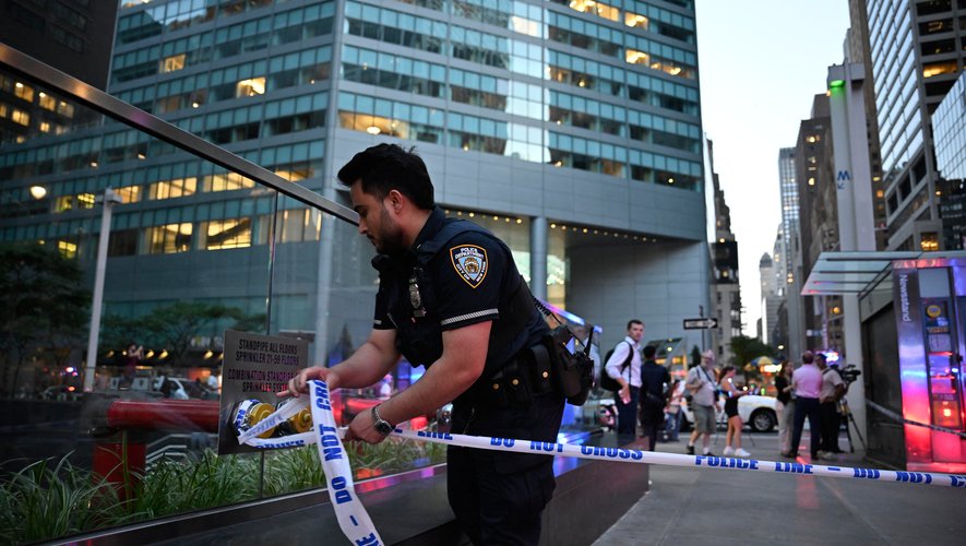 lindependant's tweet card. Un "tireur solitaire" a été "neutralisé" après avoir tué au moins quatre personnes, dont u nagent de police de New York, dans un gratte-ciel de Midtown Manhattan. 