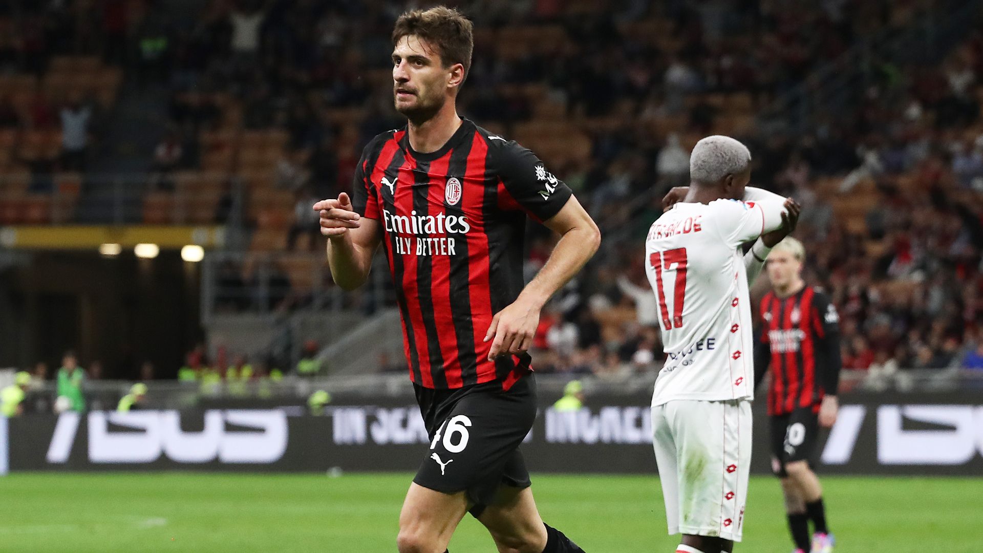GoalItalia's tweet card. Il difensore rossonero racconta l’impatto avuto da Allegri sul gruppo: “Bello lavorare con lui, ci ha trasmesso fiducia e voglia di ripartire uniti”.