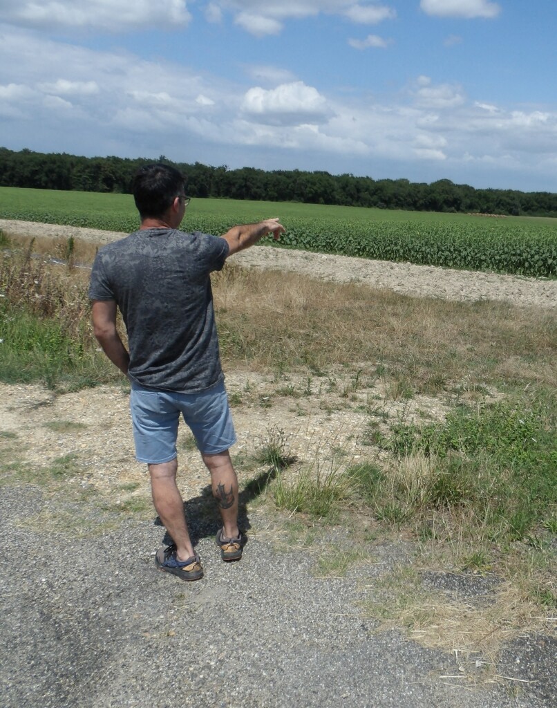 Amilure1's tweet card. Un nouveau projet d'installation de panneaux photovoltaïques sur 11 hectares de terres agricoles provoquent la colère des riverains à Sainte-Gemme-Martaillac (Lot-et-Garonne).