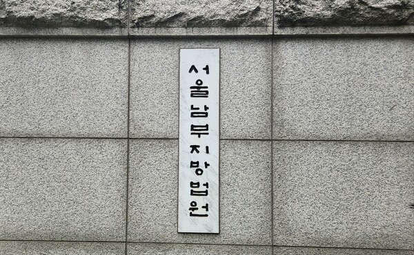 fkemgod's tweet card. 장현국 전 위메이드 대표(현 넥써쓰 대표)의 가상자산 WEMIX(위믹스) 유동화 중단 허위 발표와 관련한 자본시장법 위반 혐의에 대해 1심에서 무죄가 선고됐다. 재판부는 WEMIX와 위메이드 주가 간의 명확한 연계...