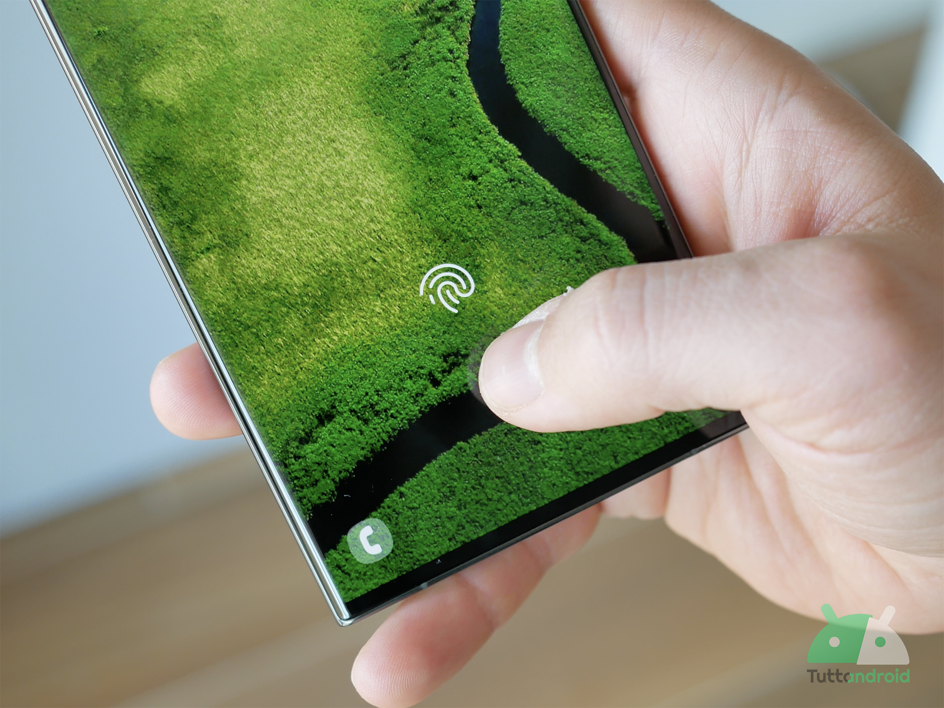 TuttoAndroid's tweet card. Sapete che potete personalizzare la schermata di blocco del vostro Samsung con qualsiasi widget? Ecco come fare con Good Lock e LockStar!