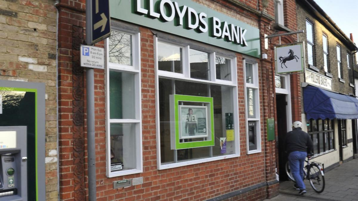 standardchester's tweet card. The Lloyds cash incentive for switching is £185 and runs from Tuesday, 1 July to 28 July 2025.