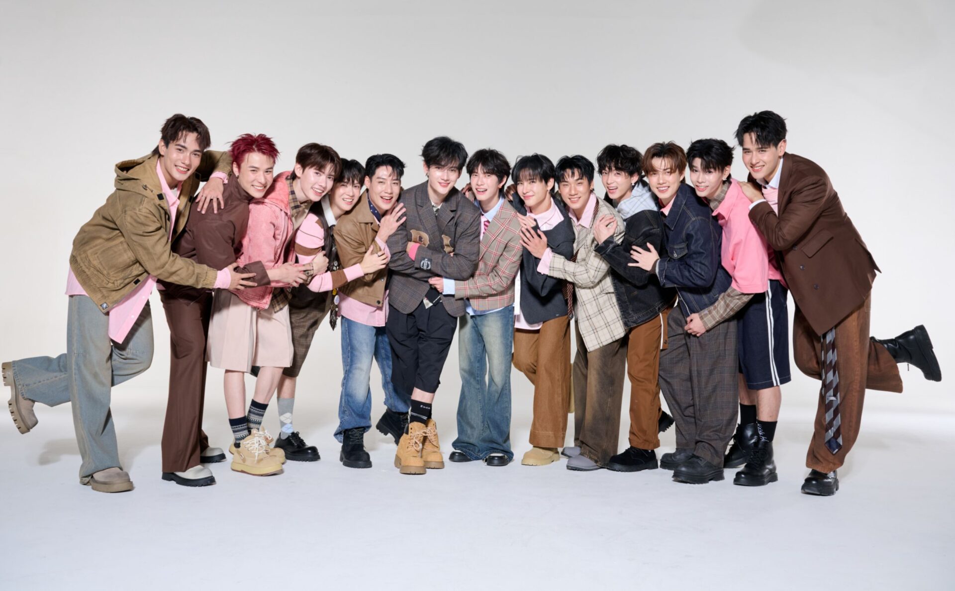 thaipost's tweet card. เตรียมซึ้งไปพร้อมกันกับซิงเกิลพิเศษ “กอดที” ผลงานล่าสุดจาก 13 หนุ่มแห่ง PIT BABE THE SERIES 2 “