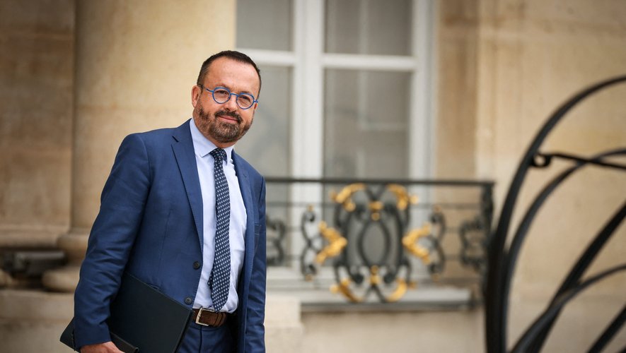 lindependant's tweet card. Le gouvernement veut les "abus". Alors que l’exécutif entend réaliser 5,5 milliards d’euros d’économies sur les dépenses de santé, le ministre de la Santé appelle ce mardi 29 juillet à une utilisat...
