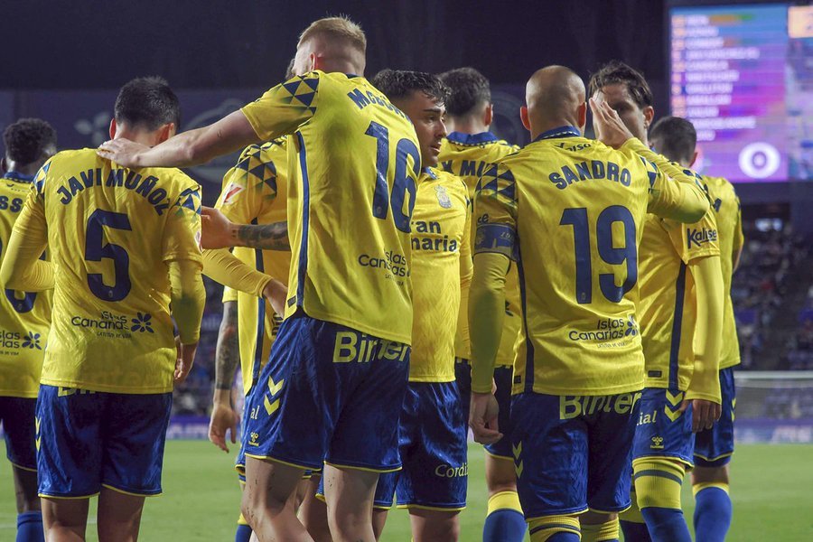 FondoSegunda's tweet card. Las Palmas ofrece abonos asequibles para la temporada 2025/26, siendo el segundo más económico. Una apuesta por su afición, que se mantiene fiel al club.