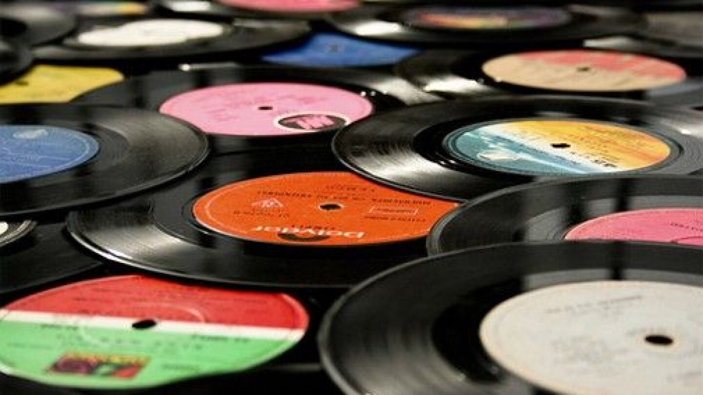 UltimaHoracom's tweet card. La fiebre del vinilo, gusto que nunca pasa de moda