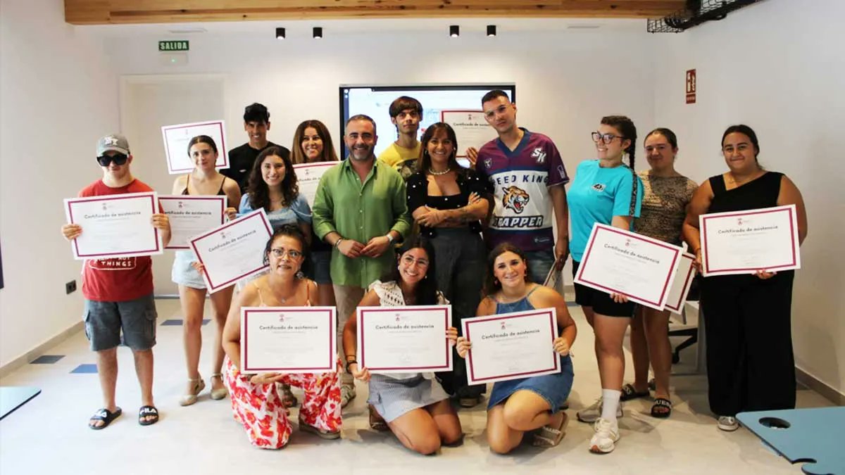 CadizDirecto's tweet card. Una veintena de jóvenes de Chiclana ha finalizado satisfactoriamente el curso de animación turística organizado por la Delegación de Juventud del