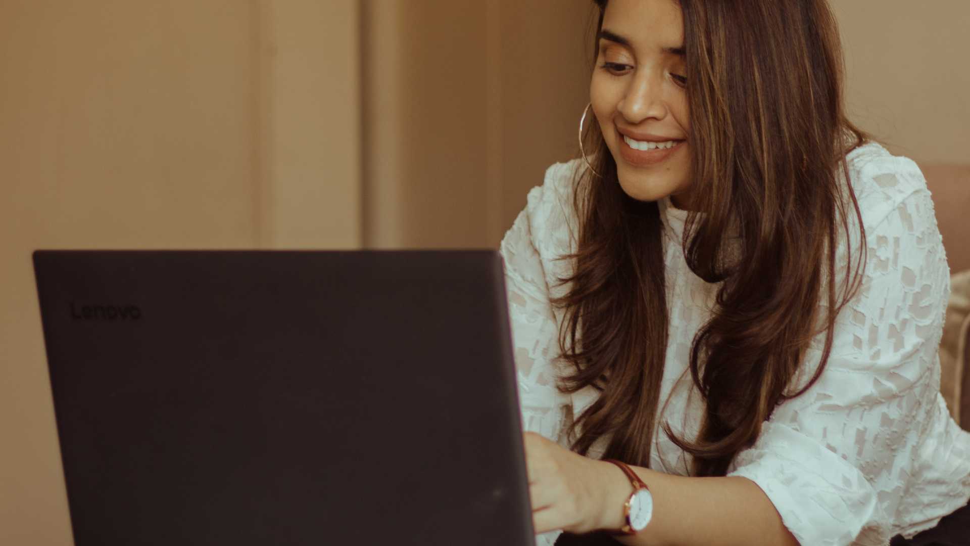 TrainingIndustr's tweet card. The key lies in capturing employees’ knowledge and enabling them to share it with their peers in employee-generated learning.