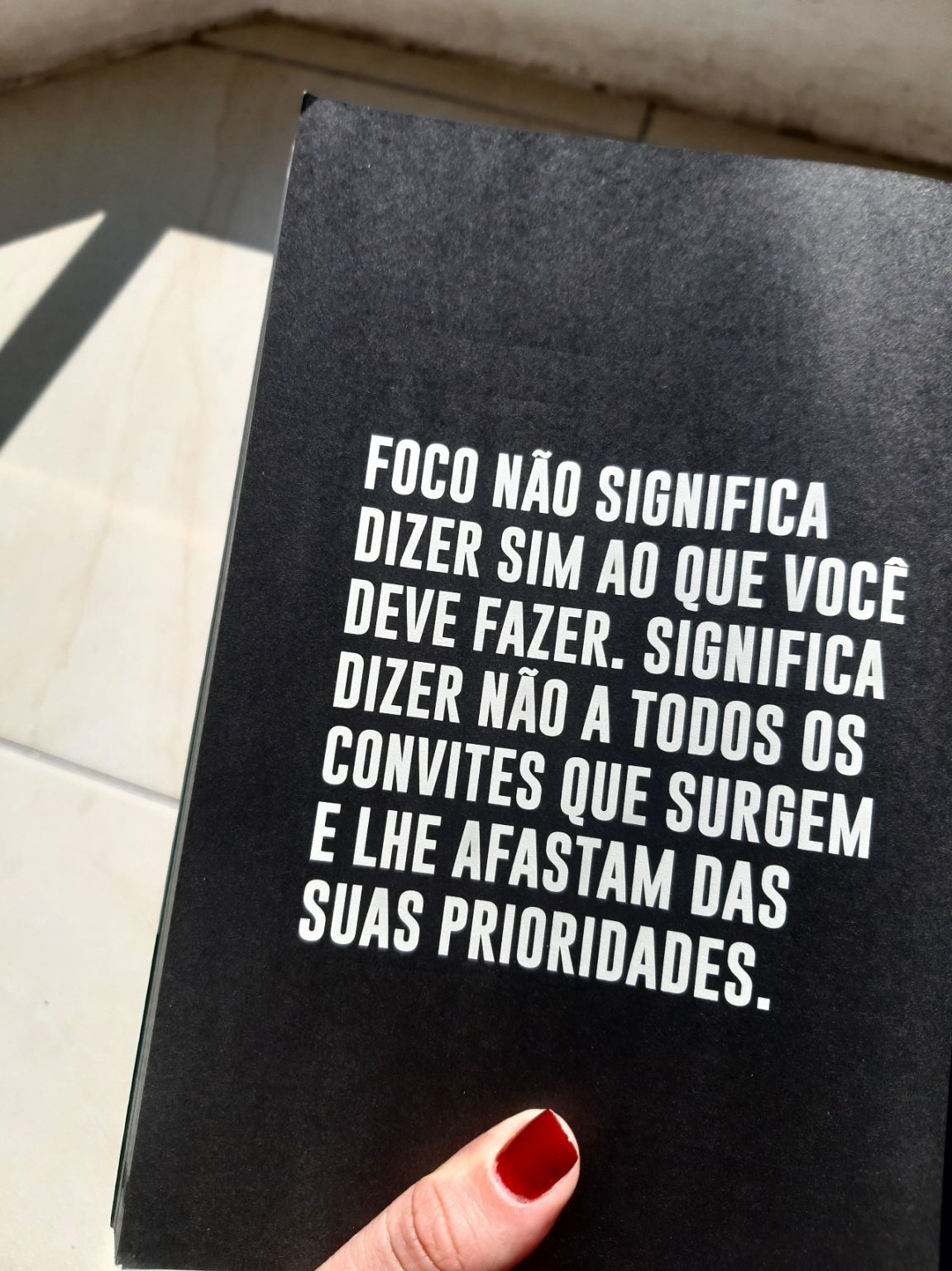 LazzariRh's tweet card. O PODER DO “NÃO” Vocês sabiam que em média somos interrompidos a cada onze minutos? Ou seja, quase seis vezes por hora. Segundo uma pesquisa da Universidade da Califórnia, o nosso cérebro demora 25...