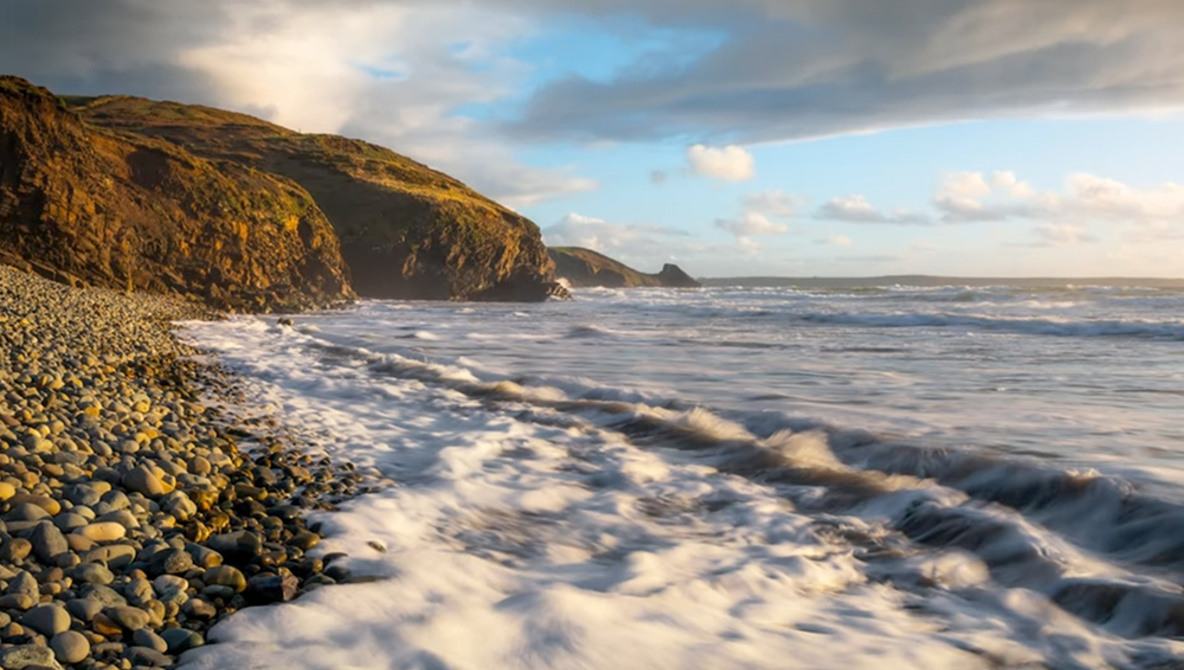 hackographycom's tweet card. The question of whether to upgrade camera gear is a perennial dilemma for photographers, balancing the allure of new technology against the practicalities of their craft and budget. This decision is