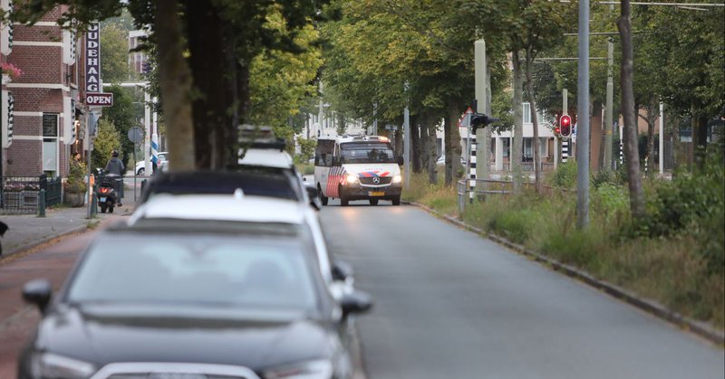 Gewapende straatroof in Loosduinen: verdachte vlucht