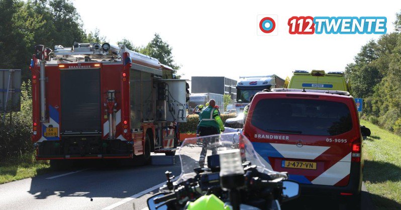 Ernstige aanrijding op N35 bij Wierden: weg volledig afgesloten