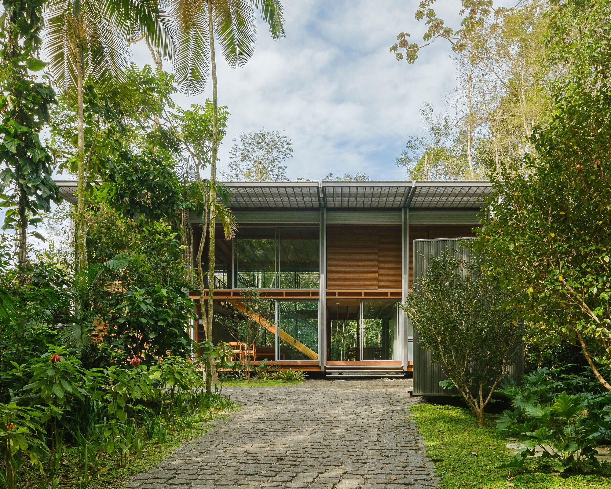 mickjsanders's tweet card. What about this #uniquehome catches your eye? #houstours